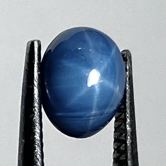 NATURAL STAR SAPPHIRE 1.43ct / Silky Blue 7 x 5.5mm / 6 Point Star / Untreated